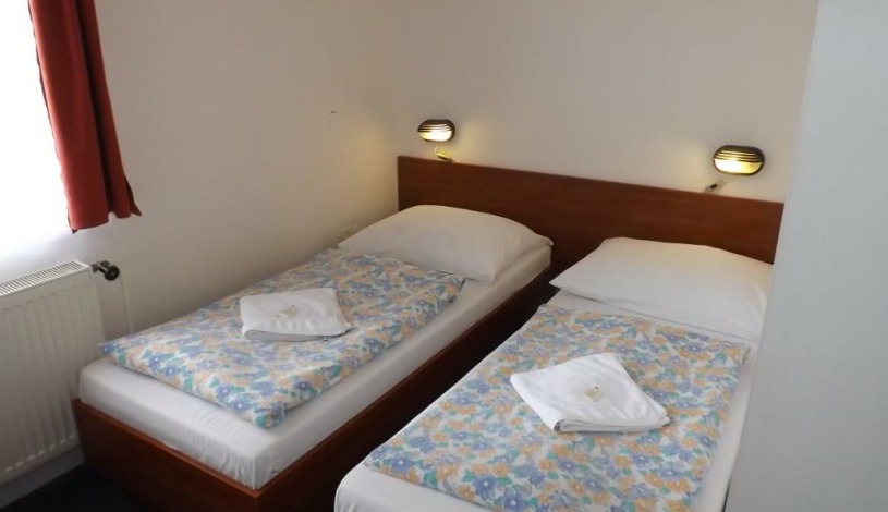 BETA PENSION Praha - Dvoulůžkový pokoj s vlastním sociálním zařízením