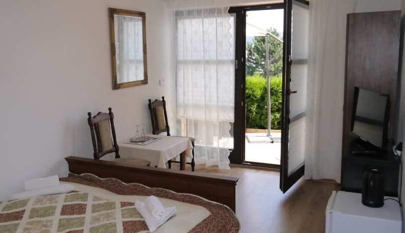 Penzion u Rechů Blansko - Zahradní apartmá s vířivkou a finskou saunou, 3 - Dvoulůžkový s balkonem a velkou vanou