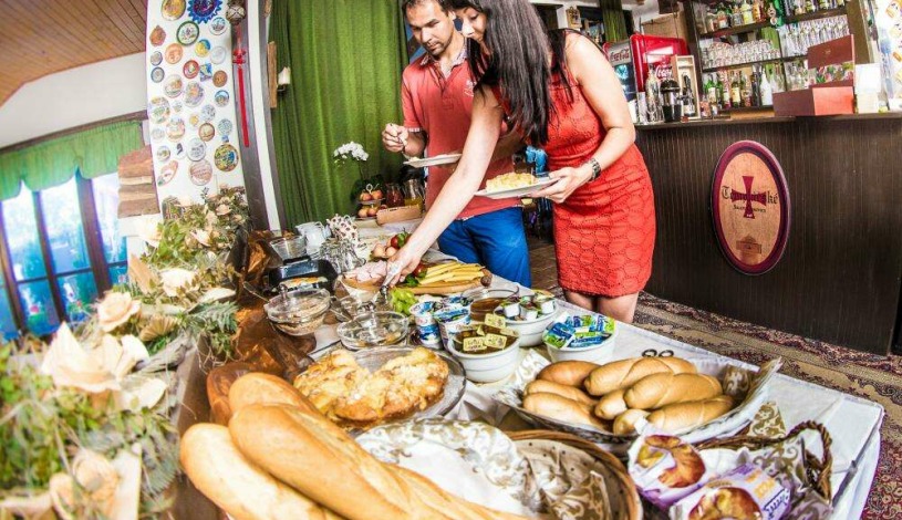 Penzion u Rechů Blansko - Wellness apartmá s vířivkou a kinotelevizí, Zahradní apartmá s vířivkou a finskou saunou, WELLNESS Apartmá s vířivkou a finskou saunou, 3 - Dvoulůžkový s balkonem a velkou vanou