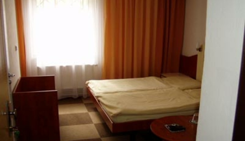 Pension BoB Praha - Einbettzimmer, Dreibettzimmer