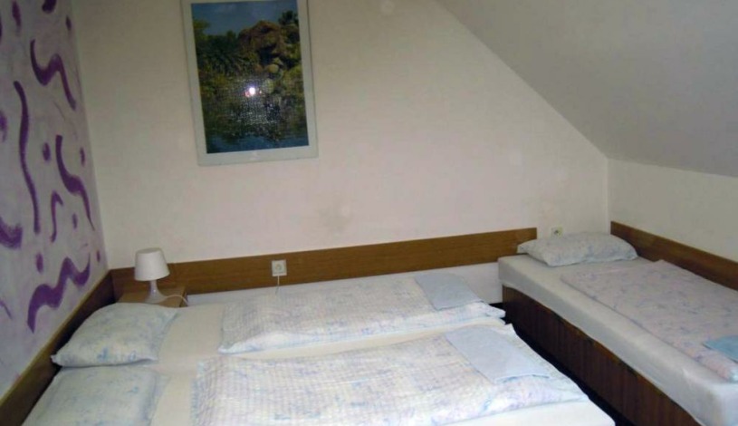 Pension Jordán Lednice - Třílůžkový pokoj s balkónem, Třílůžkový pokoj bez balkónu