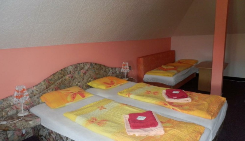 Pension Jordán Lednice - Třílůžkový pokoj s balkónem, Apartmá pro 5 osob	