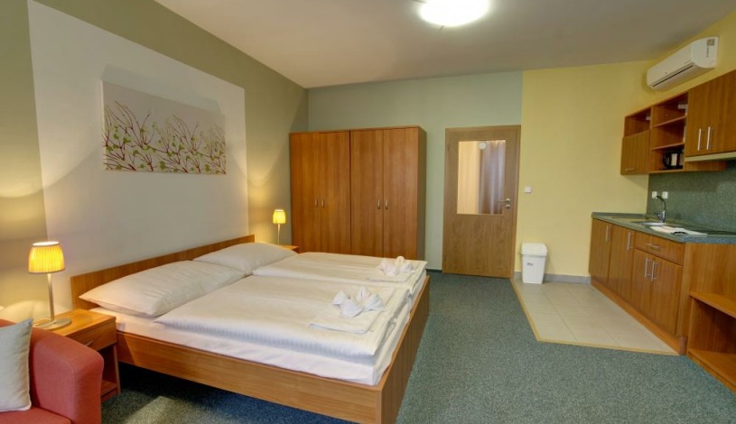Relax Hotel Štork Lednice - Studio dvoulůžkové (2 lůžka  + 3 přistýlky)