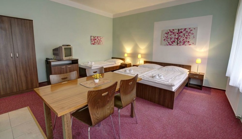 Relax Hotel Štork Lednice - Třílůžkový B, Studio třílůžkové - bezbariérové