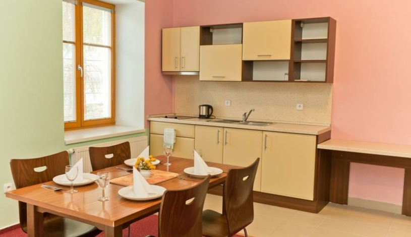 Relax Hotel Štork Lednice - Byty, Studio třílůžkové - bezbariérové