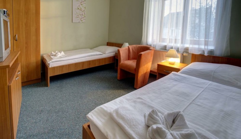 Relax Hotel Štork Lednice - Třílůžkový B, Apartmá čtyřlůžkové