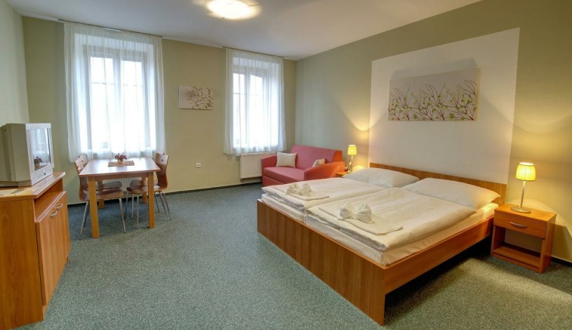 Relax Hotel Štork Lednice - Studio dvoulůžkové (2 lůžka  + 3 přistýlky)