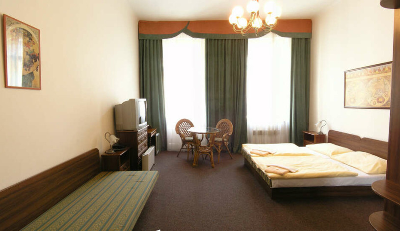 BŘEZINA PENSION Praha - Dvoulůžkový pokoj s přistýlkou