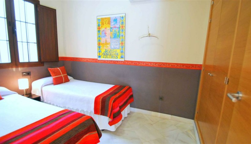 Apartment Calle Lumbreras Sevilla - Apt 28172