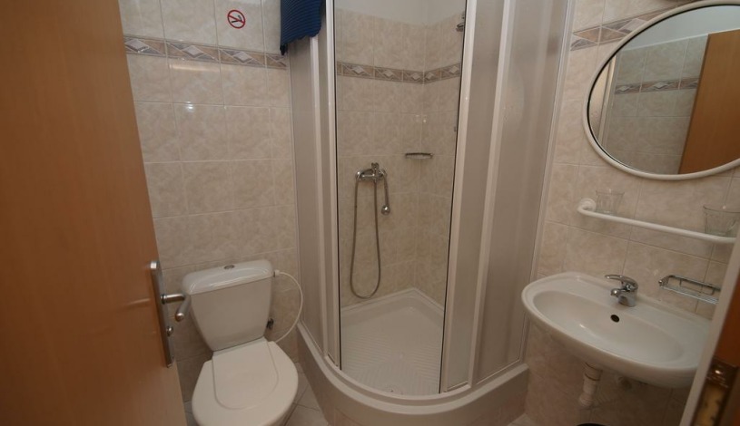 Church Pension Prag - Husuv Dum Praha - Einbettzimmer (Kategorie 1), Zweibettzimmer (Kategorie 1), Dreibettzimmer (Kategorie 1), 2-Schlafzimmer Appartement (4 Personen)