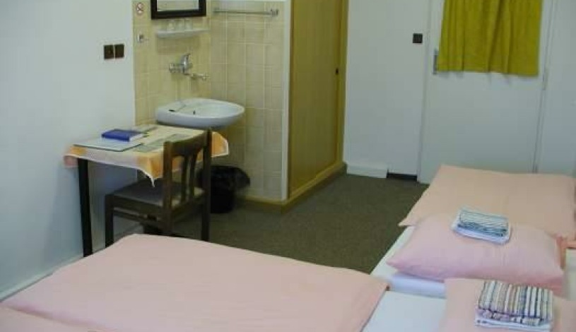 Church Pension Prag - Husuv Dum Praha - Einbettzimmer (Kategorie 3), Zweibettzimmer (Kategorie 3), Dreibettzimmer (Kategorie 3)