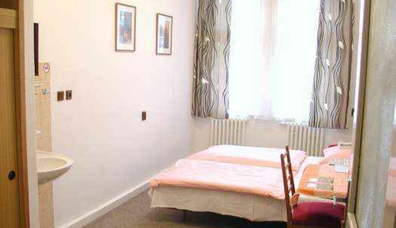 Church Pension Prag - Husuv Dum Praha - Einbettzimmer (Kategorie 1), Einbettzimmer (Kategorie 2), Zweibettzimmer (Kategorie 1), Zweibettzimmer (Kategorie 2), Zweibettzimmer (Kategorie 3), Dreibettzimmer (Kategorie 3)