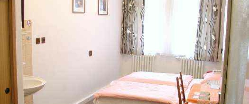 Church Pension Prag - Husuv Dum Praha - Einbettzimmer (Kategorie 1), Einbettzimmer (Kategorie 2), Zweibettzimmer (Kategorie 1), Zweibettzimmer (Kategorie 2), Zweibettzimmer (Kategorie 3), Dreibettzimmer (Kategorie 3)