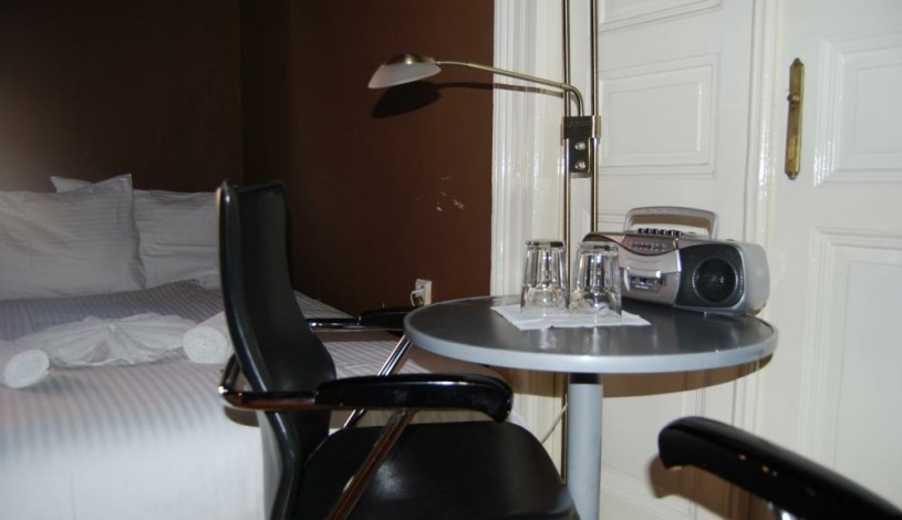 Club Hotel Praha - Třílůžkový pokoj s jedním dvojlůžkem a jedním samostatným lůžkem (vlastní sprcha)