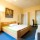 Club Hotel Praha - Dvoulůžkový pokoj s manželskou postelí a s vanou, vhodný i pro  tři osoby