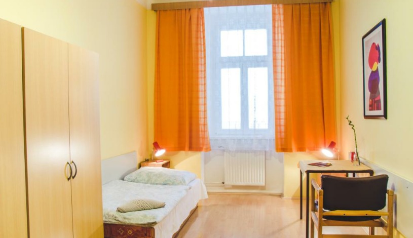 HOSTEL DAKURA Praha - Pokoj pro 1 osobu se společným soc. zař.