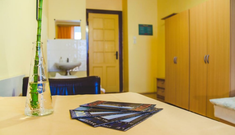 HOSTEL DAKURA Praha - Dvoulůžkový pokoj se společnou koupelnou