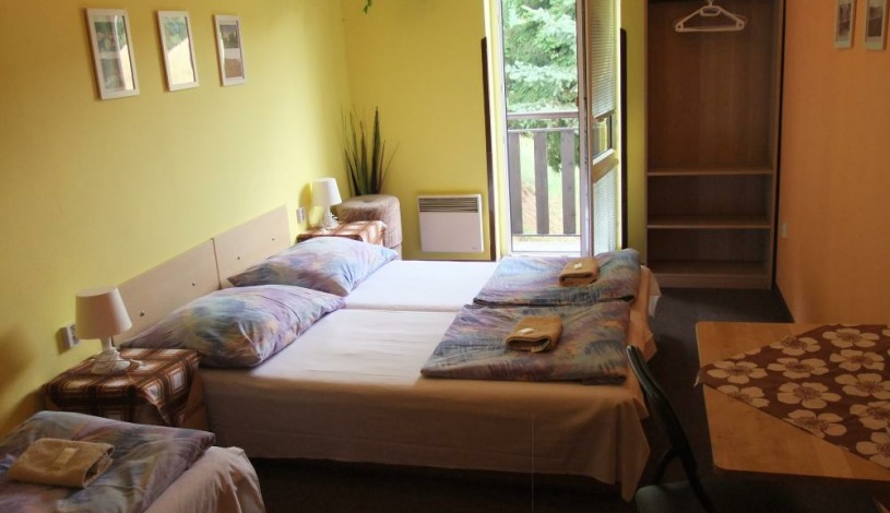 Hotel Formule Děčín - Čtyřlůžkový pokoj, Čtyřlůžkový pokoj s balkonem