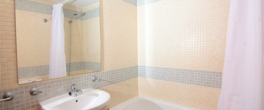 Apartment Deportes José Luis Sáez Granada - Apt 28923