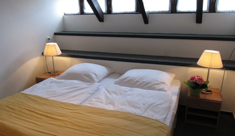 Pension Jana / Domov Mládeže Praha - Vierbettzimmer
