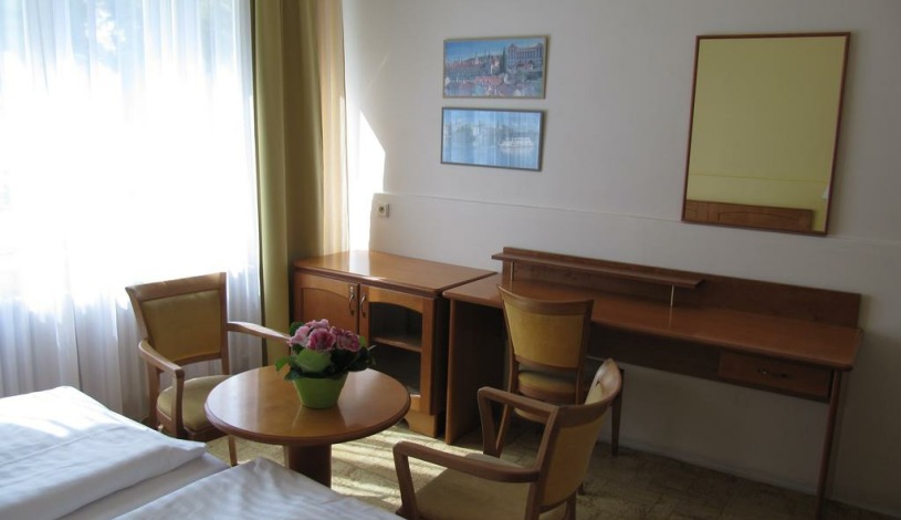 Pension Jana / Domov Mládeže Praha