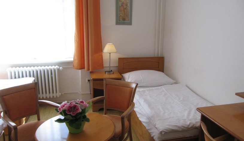 Pension Jana / Domov Mládeže Praha
