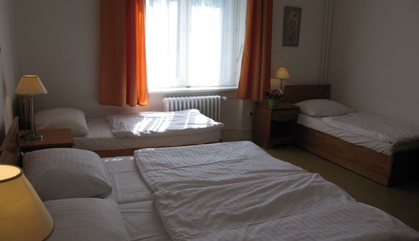 Pension Jana / Domov Mládeže Praha