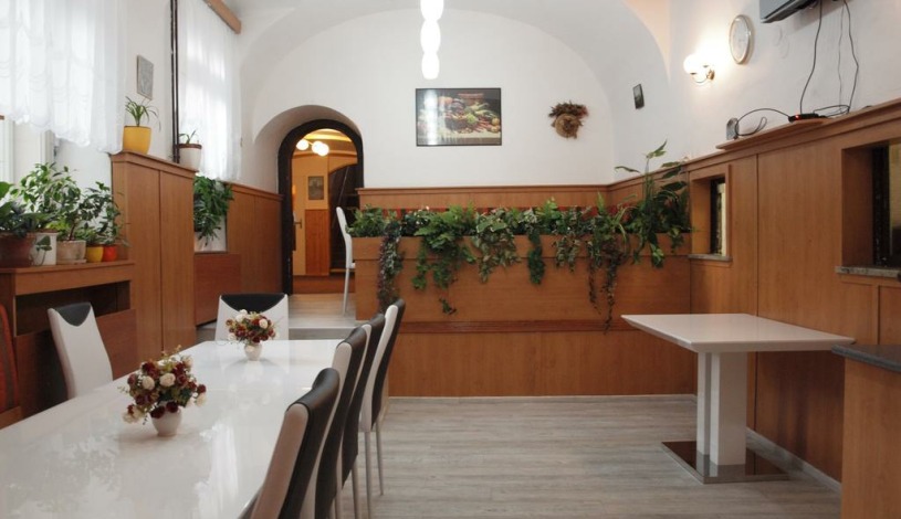 Pension Jana / Domov Mládeže Praha