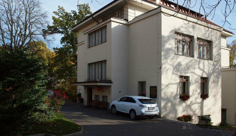 Pension Jana / Domov Mládeže Praha