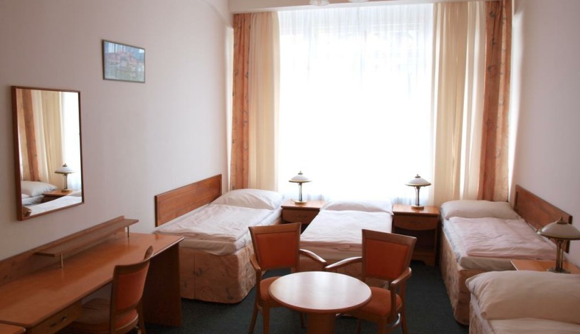 Pension Jana / Domov Mládeže Praha - Vierbettzimmer
