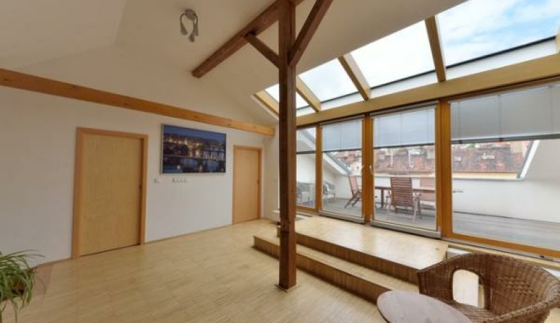 EA Downtown Suites Praha - Attic Apartment