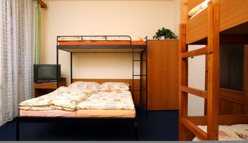 Euro Hostel Plzeň - Osmilůžkový pokoj