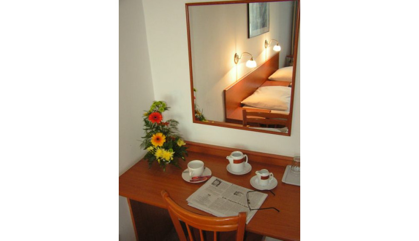 A&O Prague Metro Strizkov Praha - Einbettzimmer mit gemeinsamen Bad, Familienzimmer (2 Erwachsene + 2 Kinder) mit gemeinsamen Bad