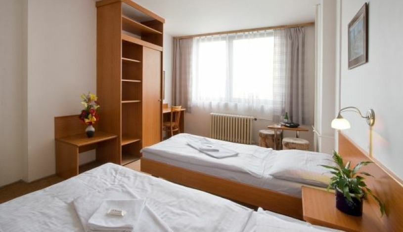 A&O Prague Metro Strizkov Praha - Zweibettzimmer, Zweibettzimmer mit gemeinsamen Bad