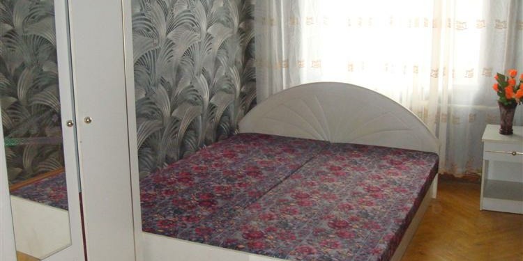 3-bedroom Apartment Kiev Dniprovs'kyi district with kitchen for 4 persons