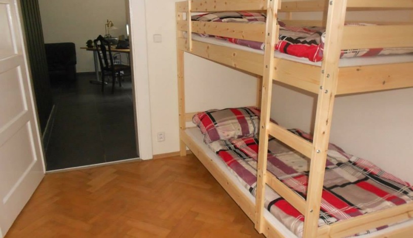 Hostel Fontána Praha - Lůžko v osmilůžkovém pokoji