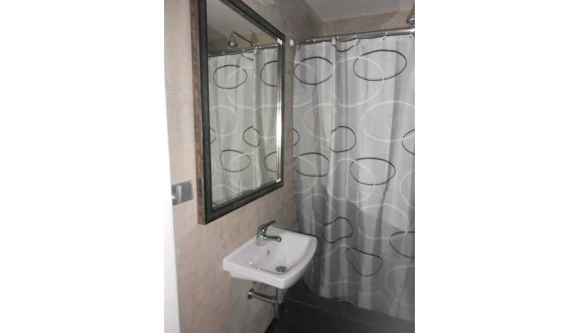 Hostel Fontána Praha - Lůžko v osmilůžkovém pokoji