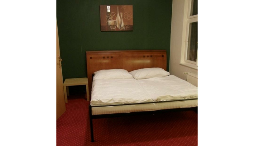 Hostel Miles Praha - 1 LŮŽKO V DVOULŮŽKOVÉM APARTMÁNU- NUTNÉ OBJEDNAT OBĚ LŮŽKA