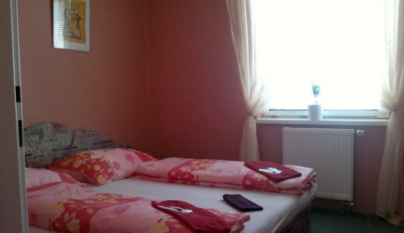 HOTEL BAX*** Znojmo - dvoulůžkový pokoj , jednolůžkový pokoj 