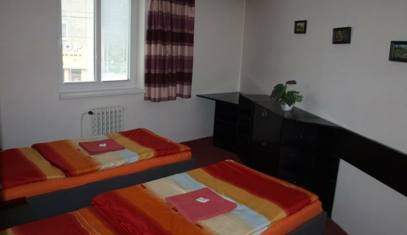 Hotel Ford Olomouc - Dvoulůžkový pokoj č. 103 s koupelnou a WC, Společný pokoj  č. 101 s vlastní koupelnou, Jednolůžkový pokoj č. 201 se společnou koupelnou