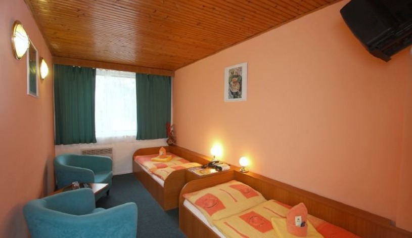 HOTEL GÓL Olomouc - Dvoulůžkové studio -  společné soc. zařízení s vedlejším pokojem