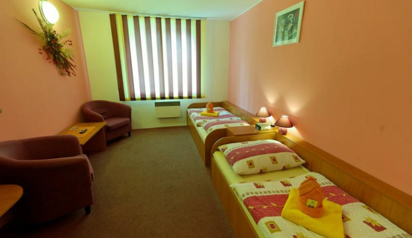 HOTEL GÓL Olomouc - Dvoulůžkové studio -  společné soc. zařízení s vedlejším pokojem