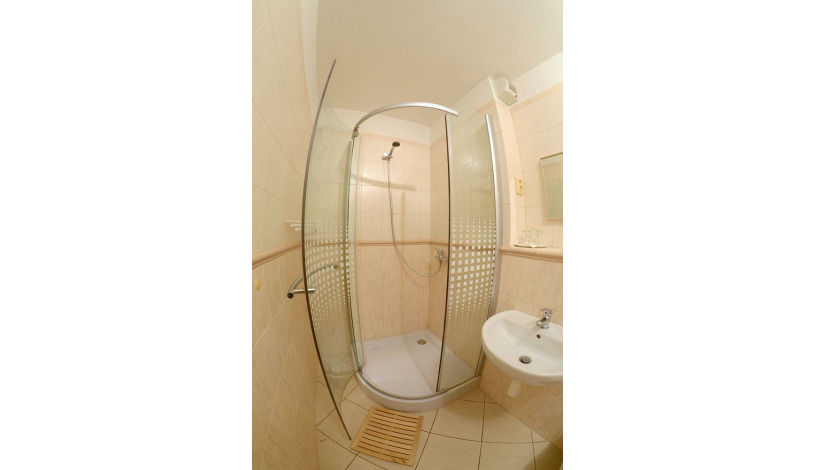 Hotel Klaret Praha - III. patro jednolůžkové, III. patro třílůžkové, II.patro dvoulůžkové, I. patro dvoulůžkové