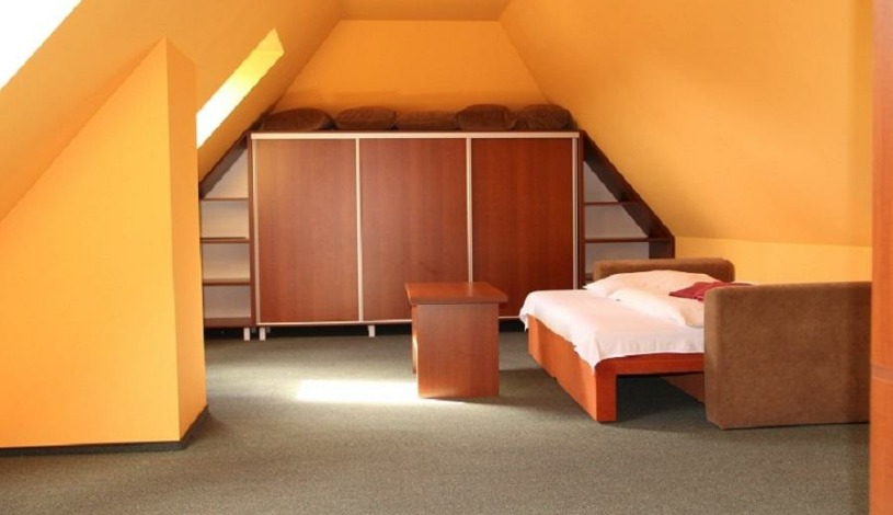 Hotel Koruna Šumperk - Třílůžkový s vlastním sociálním zařízením na chodbě ( samostatné pro každý pokoj ! )