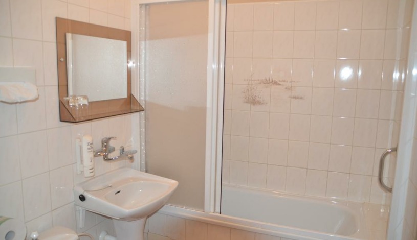 HOTEL LABUŤ Vrchlabí - Třílůžkový KOMFORT, Třílůžkový KOMFORT s přistýlkou, Dvoulůžkový typu STANDARD, Dvoulůžkový typu KOMFORT, Apartmán STUDIO
