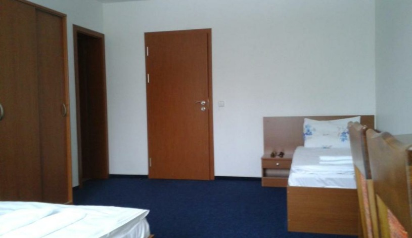 Hotel Lesní chata *** Kořenov - Třílůžkový + 2 přistýlky (2 místnosti)