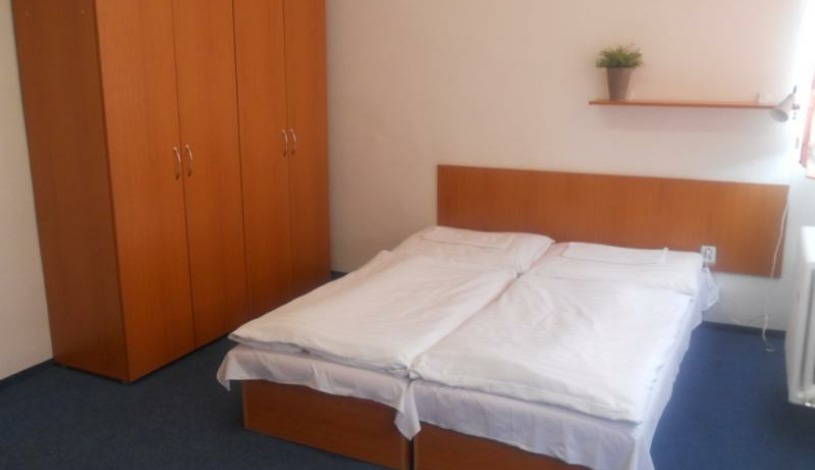 Hotel Nitra - Jednolôžková Economy (spoločné soc. zar. pre 2 izby), Trojlôžková Economy (spoločné soc. zar. pre 2 izby), Dvojlôžková standard , Dvojlôžková Economy (spoločné soc. zar. pre 2 izby), Jednolôžková standard