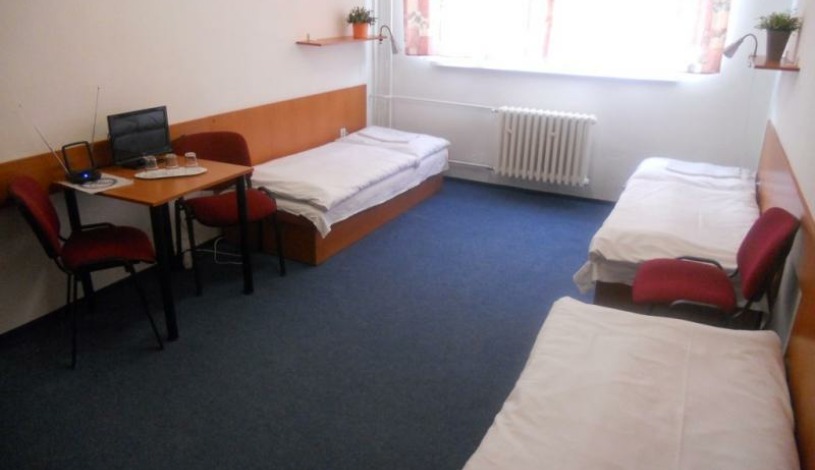 Hotel Nitra - Trojlôžková Economy (spoločné soc. zar. pre 2 izby)