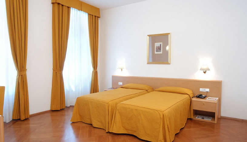Hotel Roma Praha - Pokój 2-osobowy, Pokój 3-osobowy