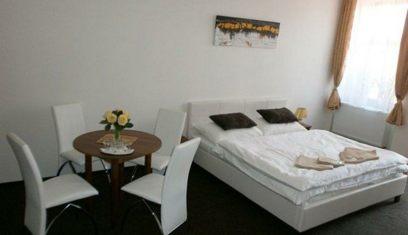 U Císaře Mělník - Dvoulůžkový pokoj s dvěmi přistýlkami